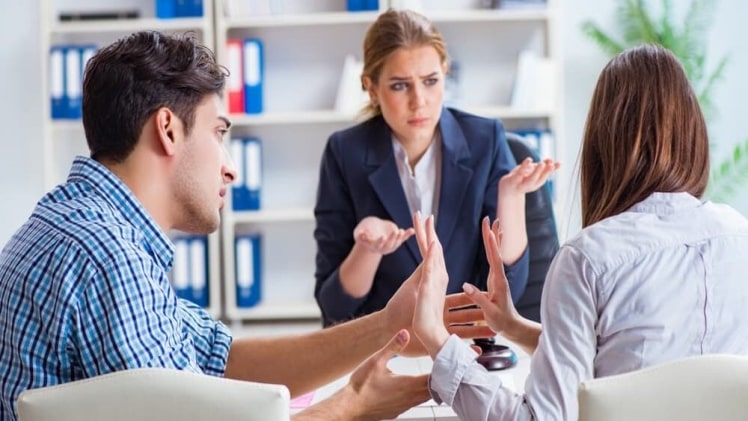 Ways in which Divorce Lawyers Assist Their Clients