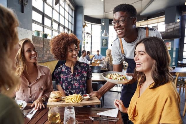 5 Reasons to Consider Specialized Payroll for Restaurants