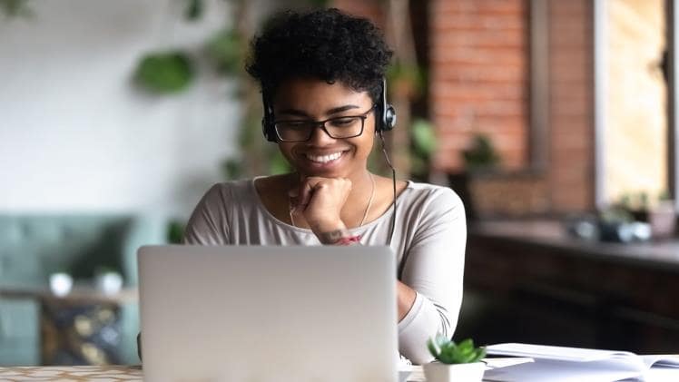 How Can I Learn to Speak English Fluently Online?