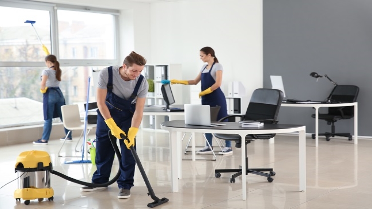 Pros of using a commercial cleaning company