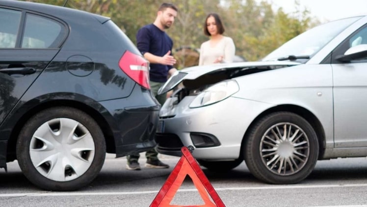 Working with an auto accident lawyer: Check these benefits