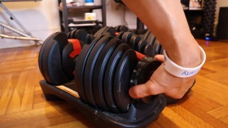 How Do Adjustable Dumbbell Sets Work?