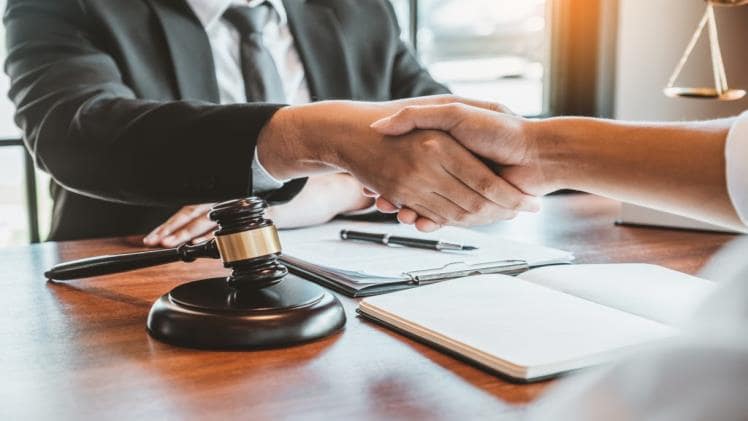 Should You Settle a Slip and Fall Claim Out of Court?