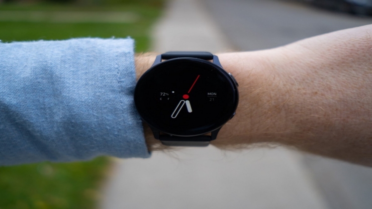 What Are The Features Of Phone Watch
