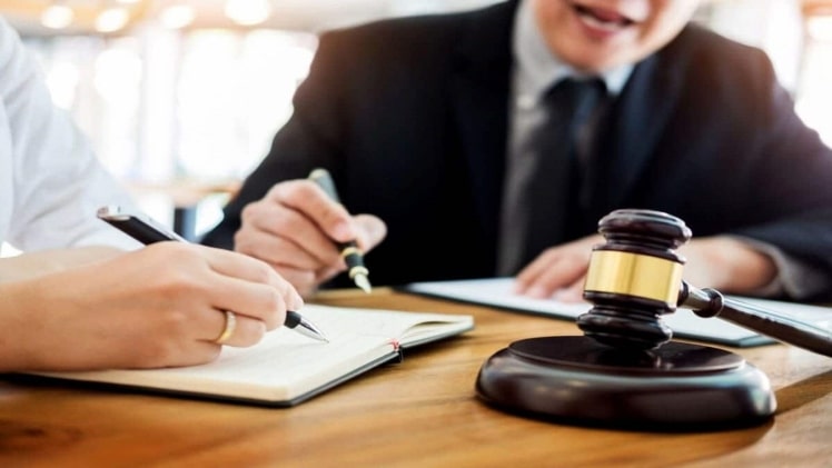5 BIG BENEFITS OF HIRING A WORKERS’ COMPENSATION LAWYER