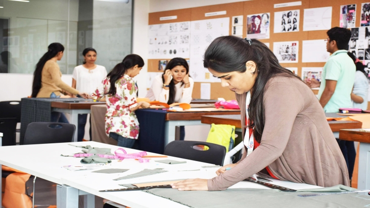 Top 6 Actionable Tips on How to Upgrade Your Skills and Knowledge of Fashion Design